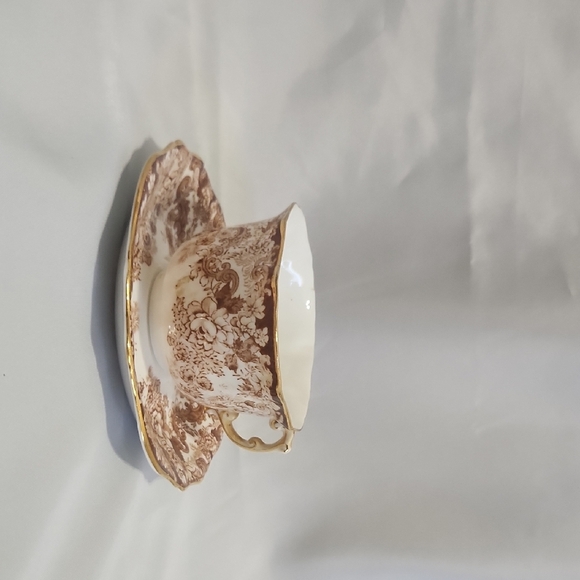 Elegant Floral Teacup and Saucer Set - Picture 1 of 6